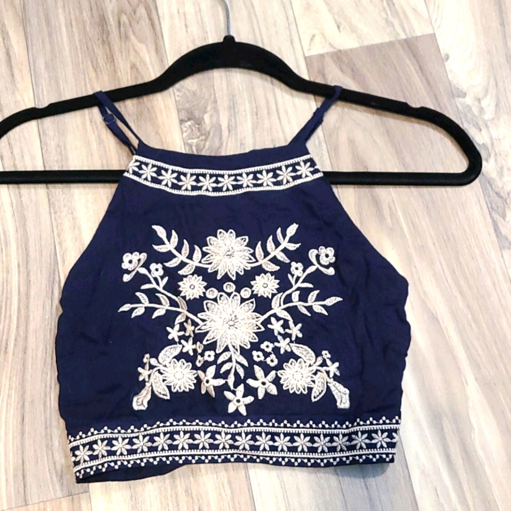 Navy blue embroidery crop top
